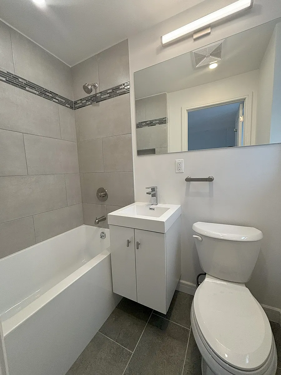 Building Photo - 45 W 81st St #14R