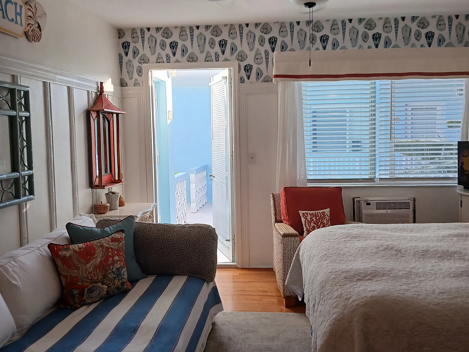 401 Collins Ave — Photo 4