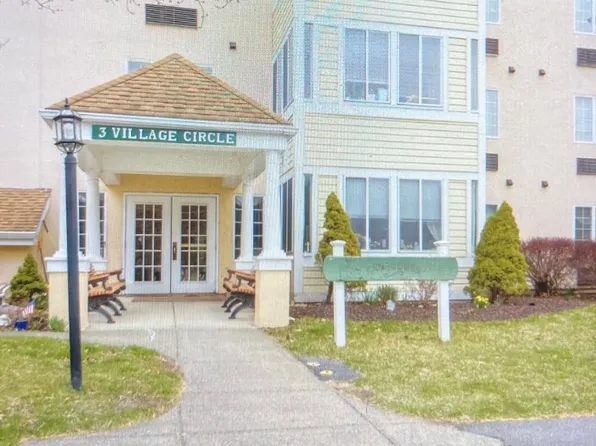 3 Village Cir APT 306, Stroudsburg, PA 18360