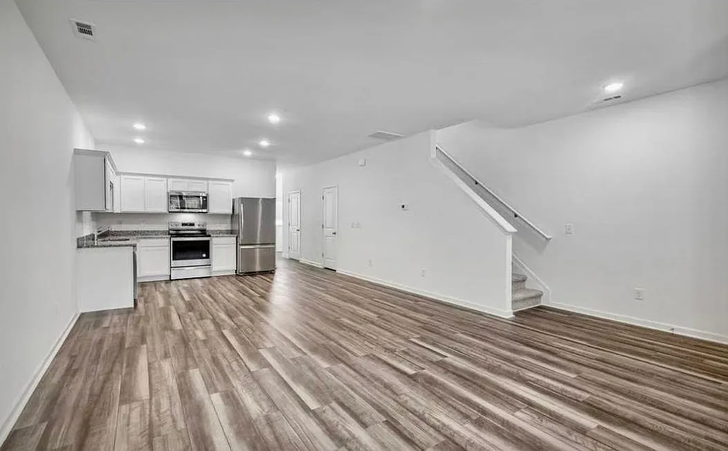 3 bed, 1594 sqft, $1,795 — Photo 4