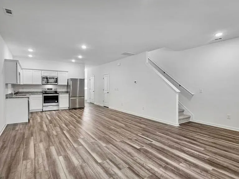 2213 Glen Crossing Dr — Photo 4