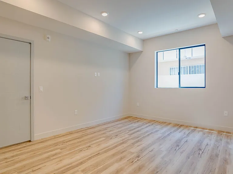 1540 S Hayworth Ave #202 — Photo 13