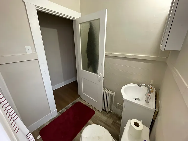 Bathroom sink