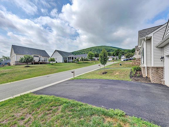 4th image of 46 Carrington Ct