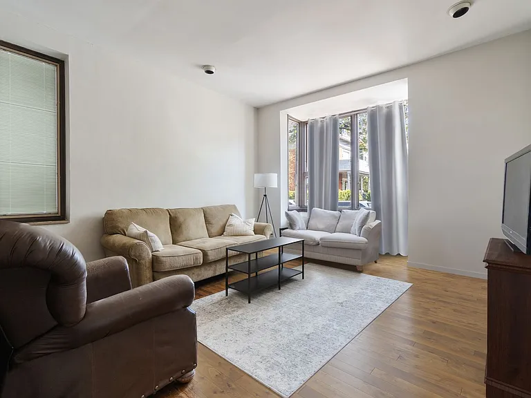 5735 Walnut St — Photo 7