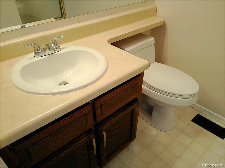 6815 Ravencrest Dr — Photo 25