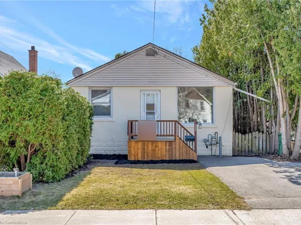 328 Hatt St, Hamilton, ON L9H 2H7
