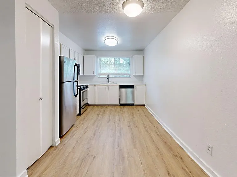 Ellyson Apartment Homes — Photo 8