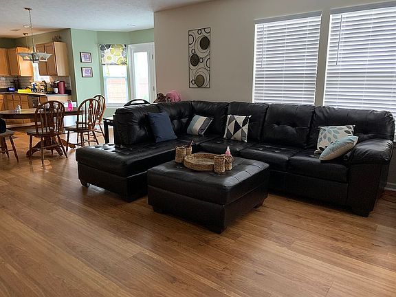 3rd image of 5710 W Woodview Trl