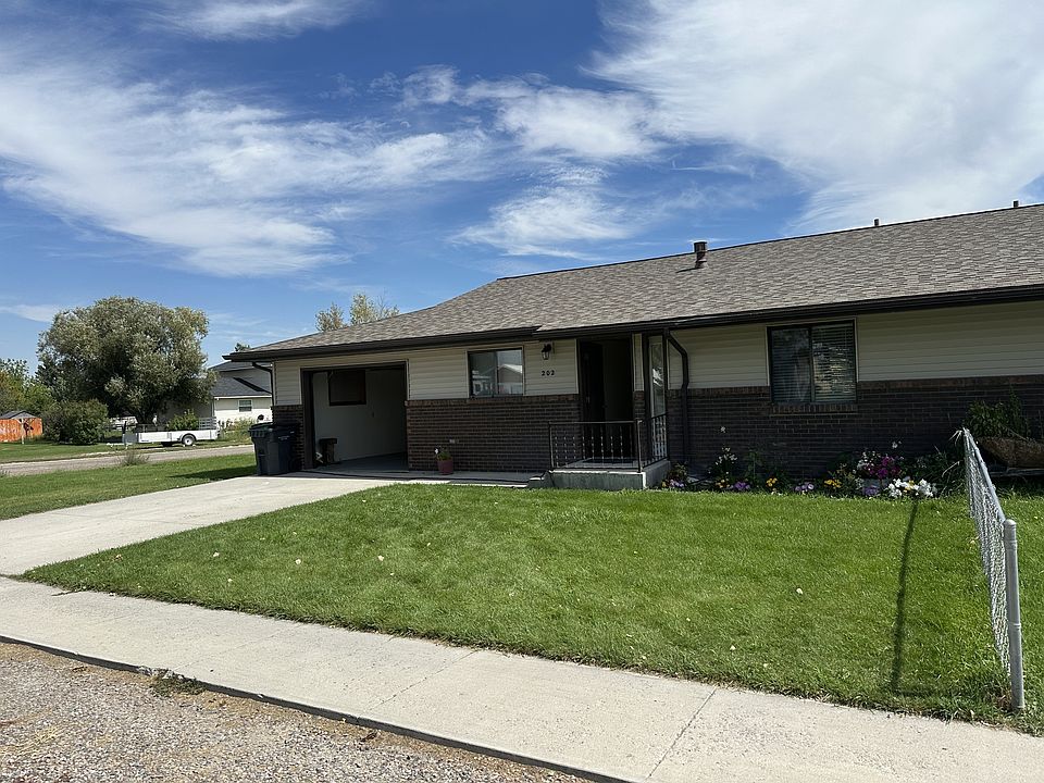 1st image of 202 Fern Ln