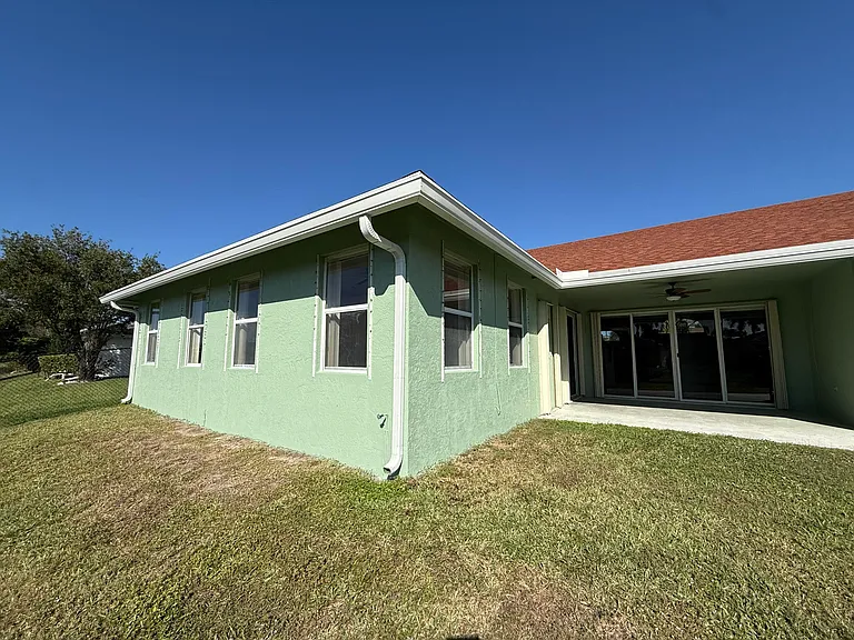 1168 Hatteras Cir — Photo 4