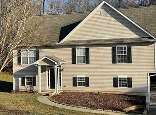 85 McIntosh Estates Ct, Sharpsburg, GA 30277