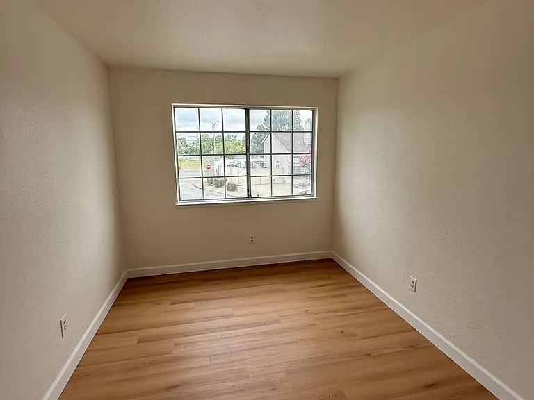 109 Birchwood Ct — Photo 13