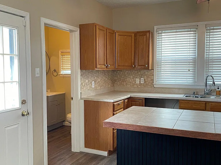 1411 Linden Ave — Photo 6