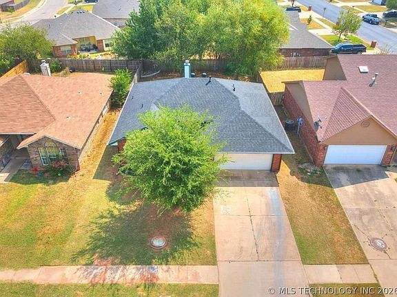 2nd image of 405 Crestland Dr E