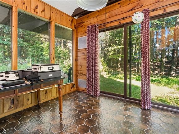 5th image of 347 Rolling Ridge Rd