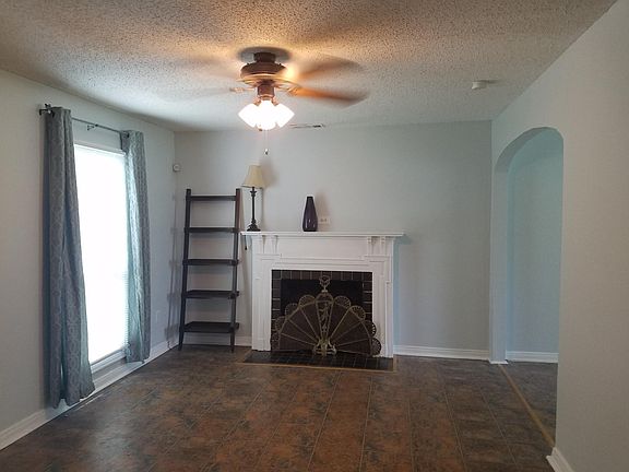 3rd image of 801 Magnolia Dr