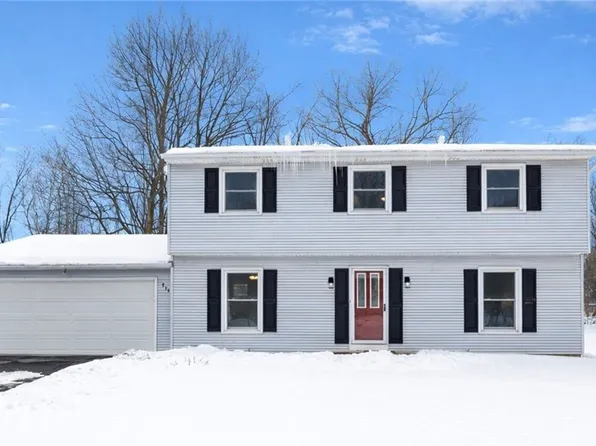 734 Eastwood Cir, Webster, NY 14580