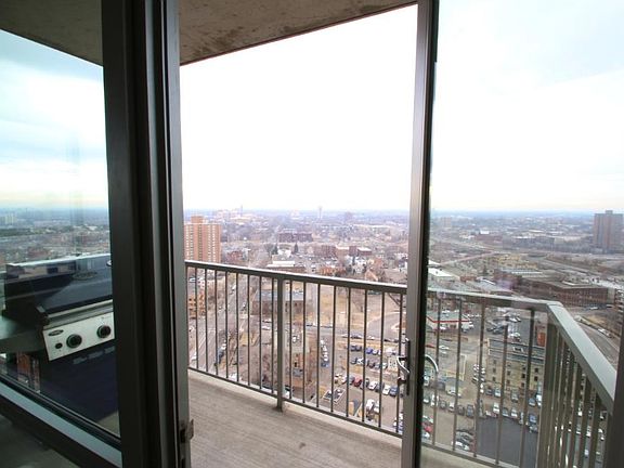 Breathtaking city views off balcony