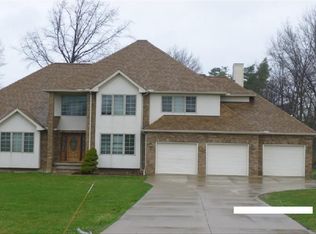 29751 Euclid Chardon Rd, Willoughby Hills, OH 44094