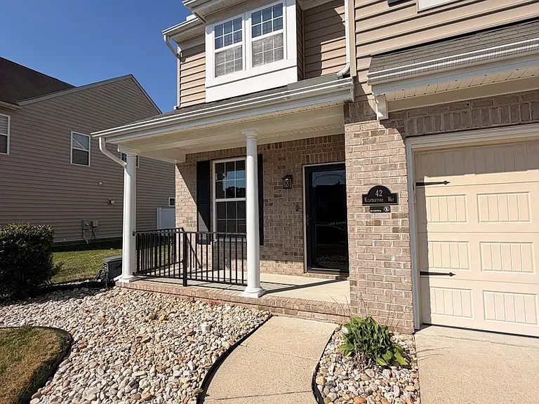 42 Kilverstone Way — Photo 2