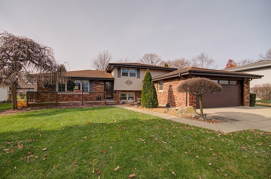1st image of 525 Shorewood Dr