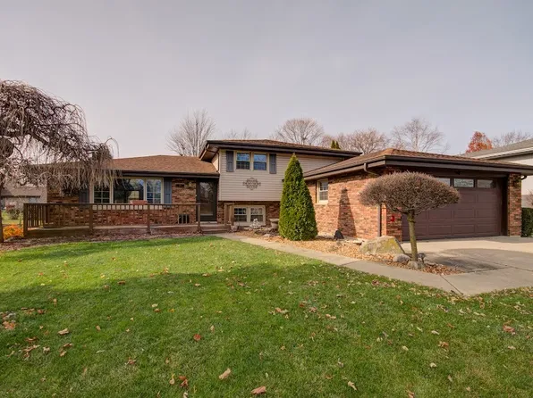 525 Shorewood Dr, Shorewood, IL 60404