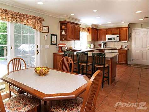 -KitchenEating Area-