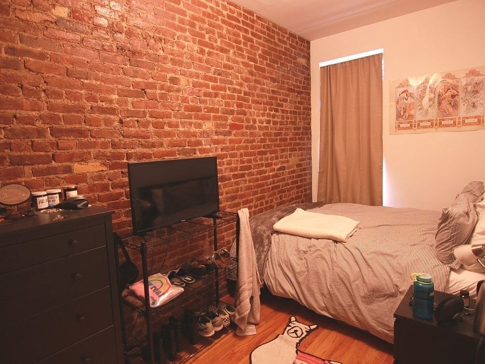 2nd image of 306 E 5th St APT 4