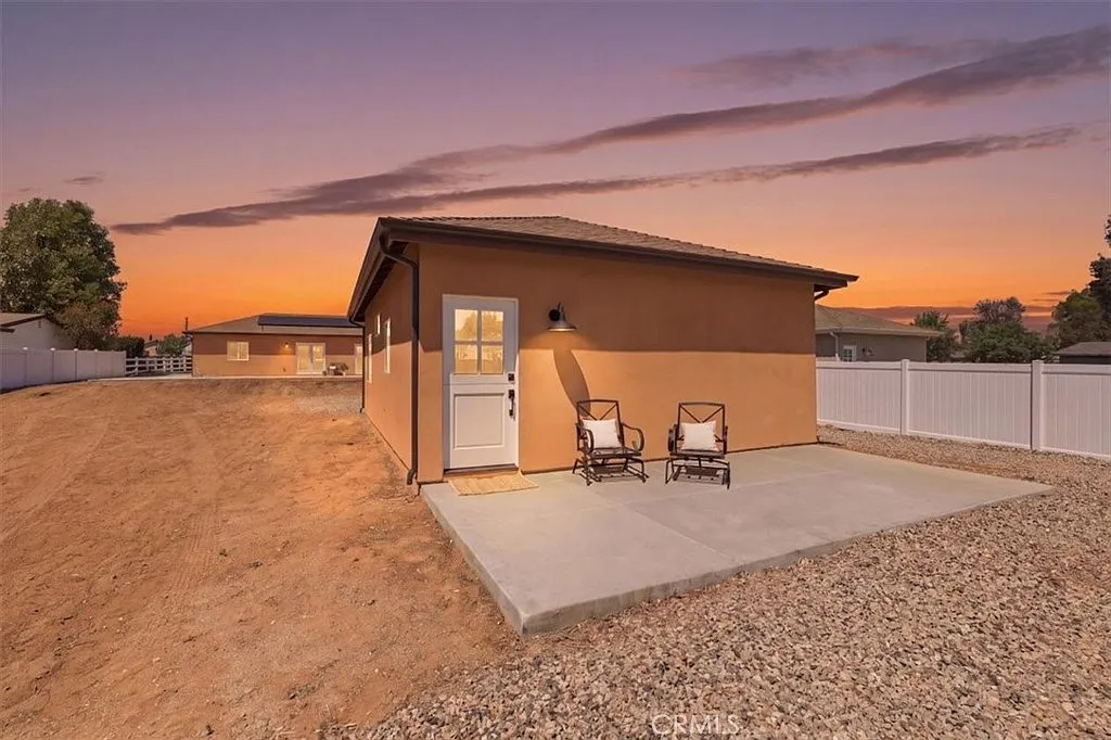 2 bed, 745 sqft, $3,000 — Photo 1