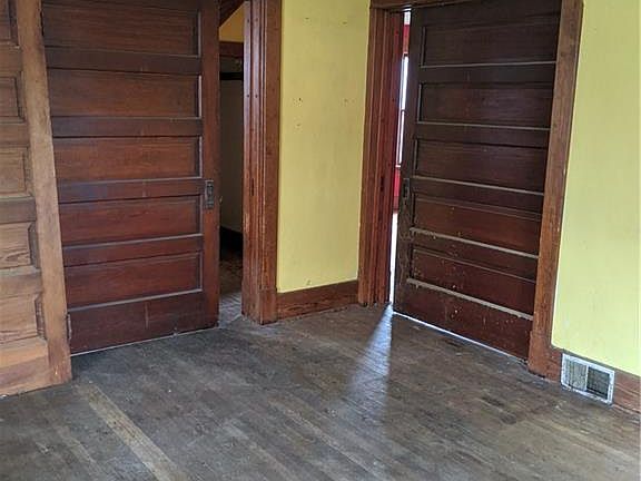 3rd image of 256 Fredericka St