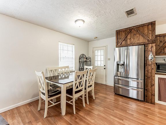 3rd image of 402 Hostetter Rd