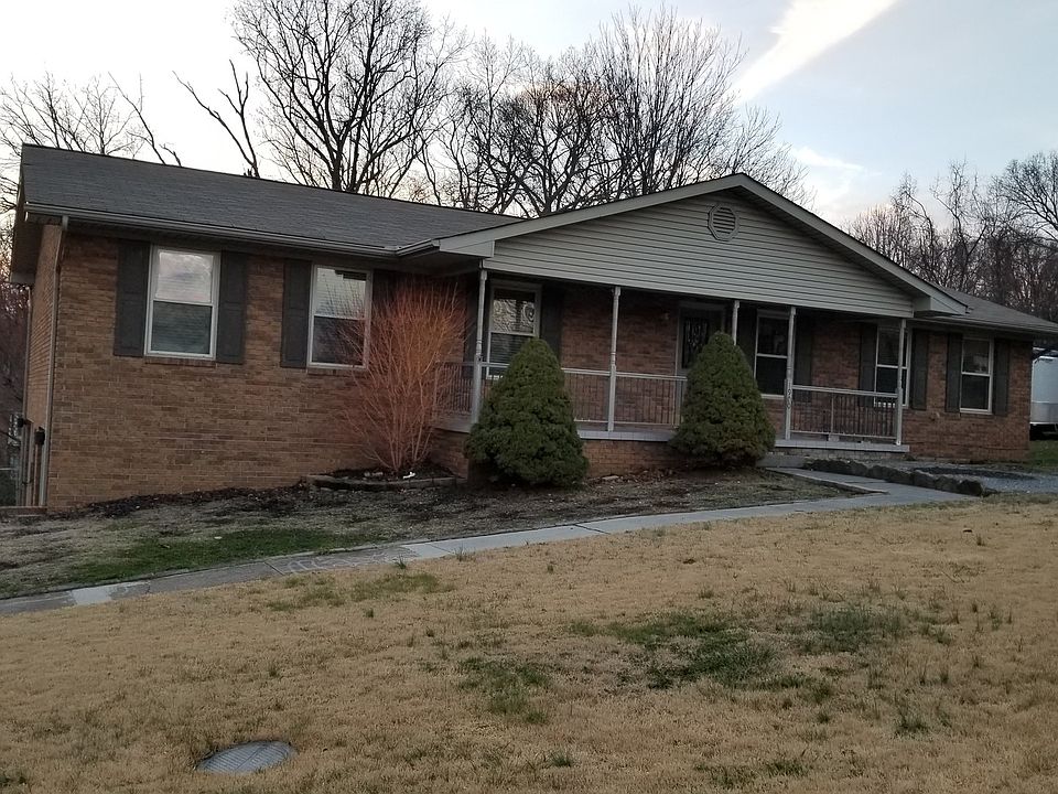 1st image of 1900 Seven Oaks Dr