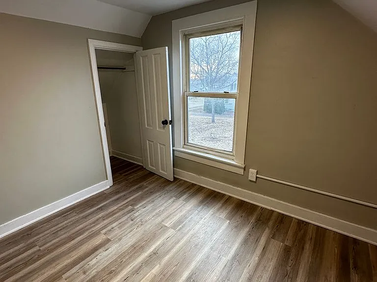 1317 Stoughton Ave — Photo 8