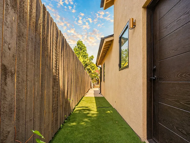 4819 Genesta Ave #1/2 — Photo 2