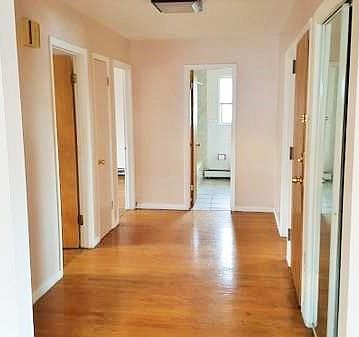 2nd image of 10 Bryn Mawr Pl