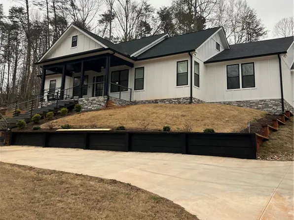 2585 Dr Johns Rd, Westminster, SC 29693