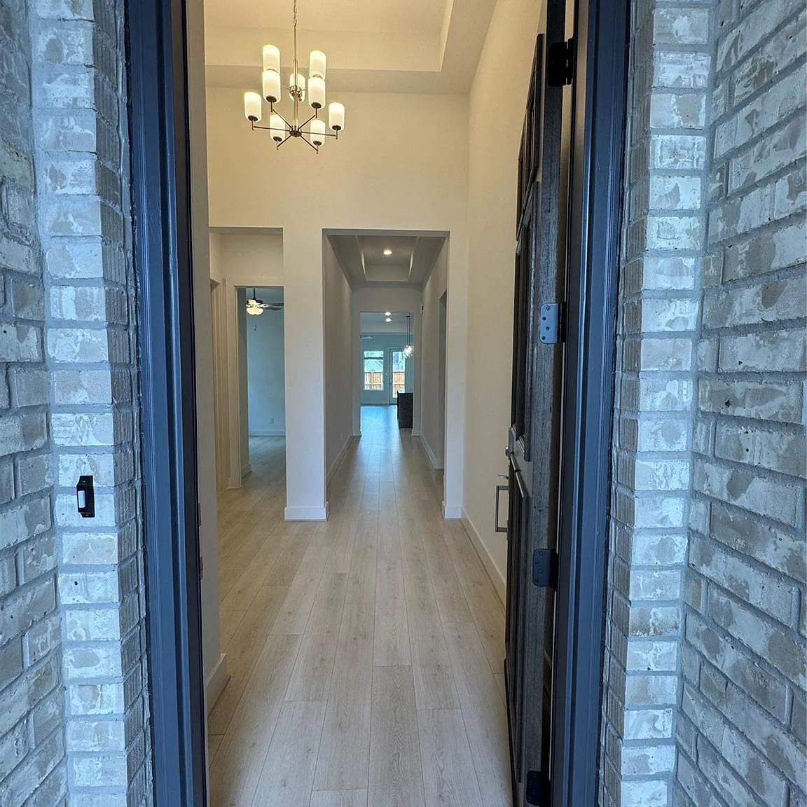 4 bed, 3.0 bath, 2400 sqft, $2,650 — Photo 3