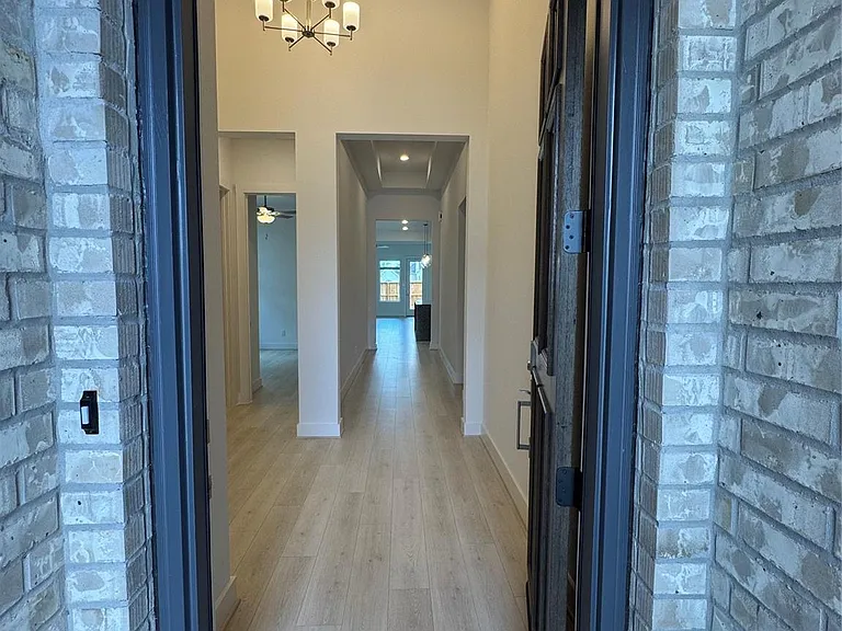 7129 Carriage Light Dr — Photo 3