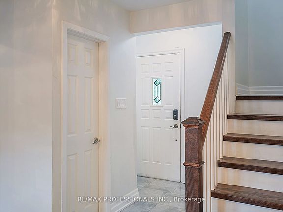 5th image of 38 Boxwood Rd