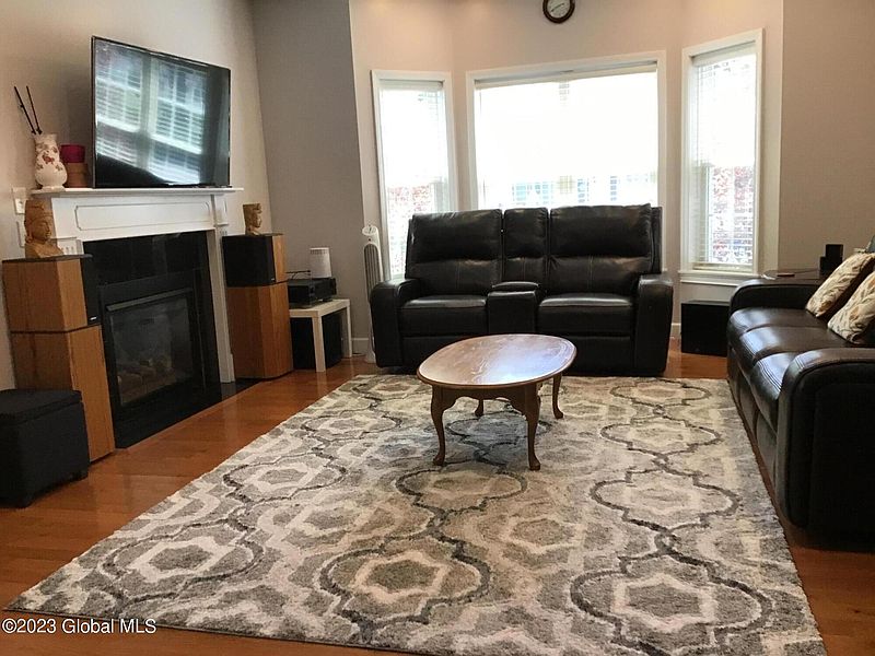 4th image of 31 Rotterdam Drive