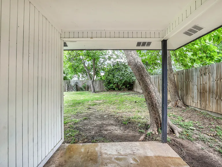 1403 Fairfield Dr #B — Photo 10