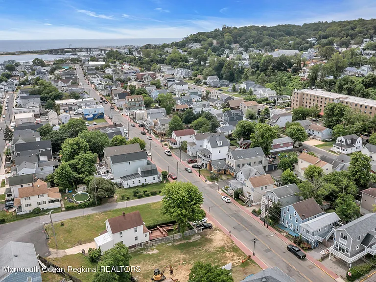237 Bay Ave — Photo 45
