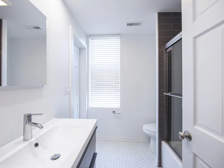 1641 W 18th St #2R — Photo 6