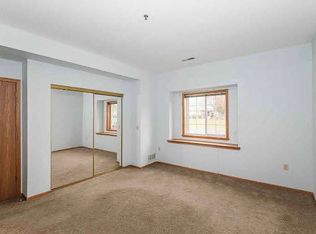 210 W Oak Leaf Dr UNIT 7, Oak Creek, WI 53154