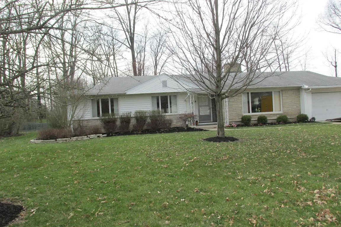 429 Hickory Dr photo 1