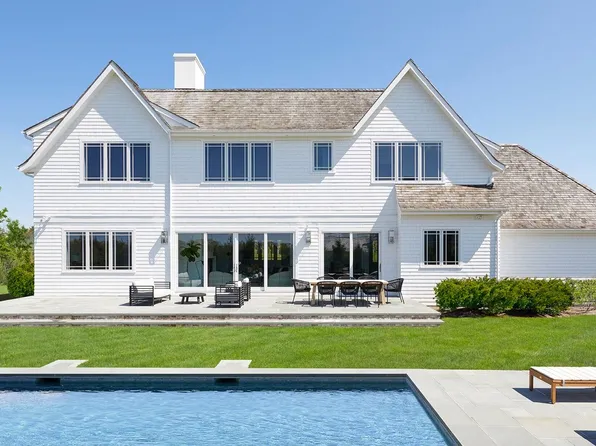 22 Rosko Dr, Southampton, NY 11968