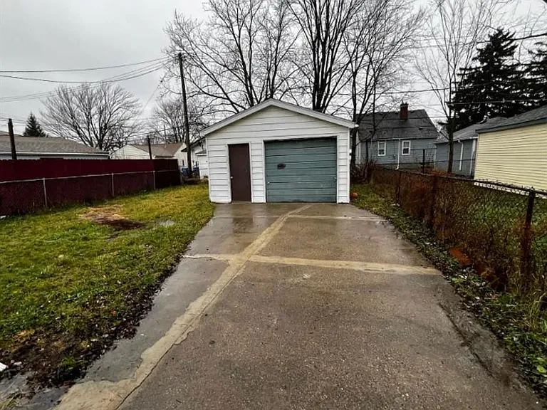 8647 Chalmers Ave — Photo 16