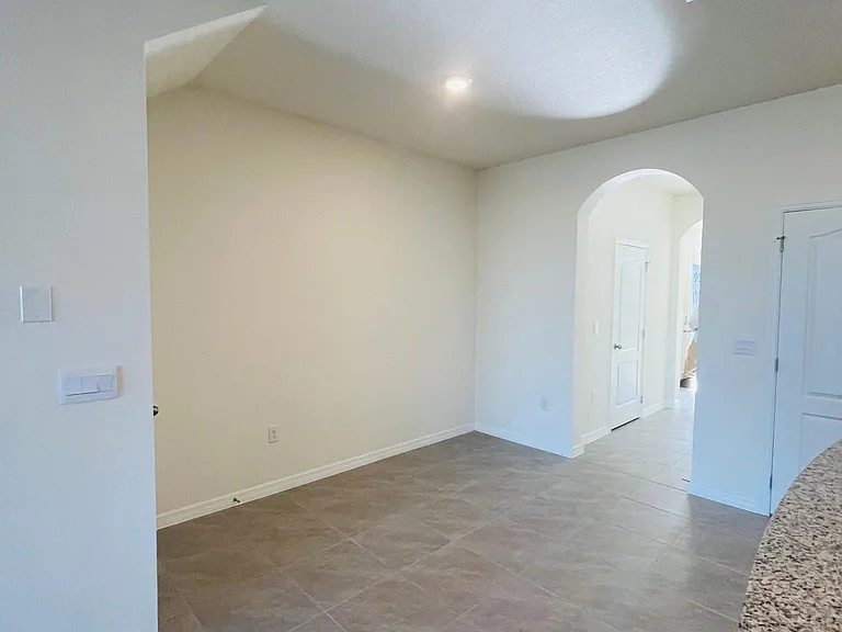 1371 Isleta Loop — Photo 8
