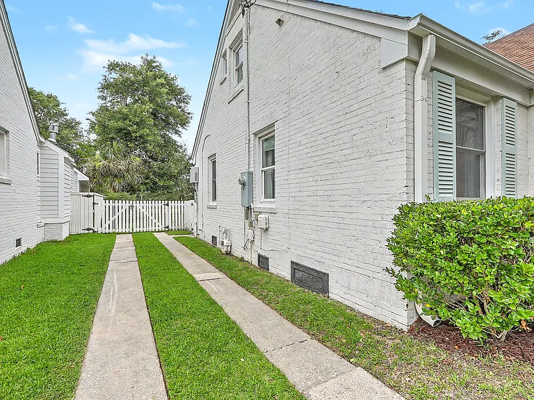 94 Gordon St — Photo 33